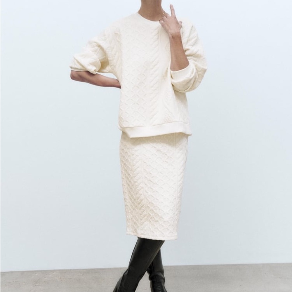 Zara Set - Ecru Quilted Sweatshirt & Skirt - Picture 9 of 17